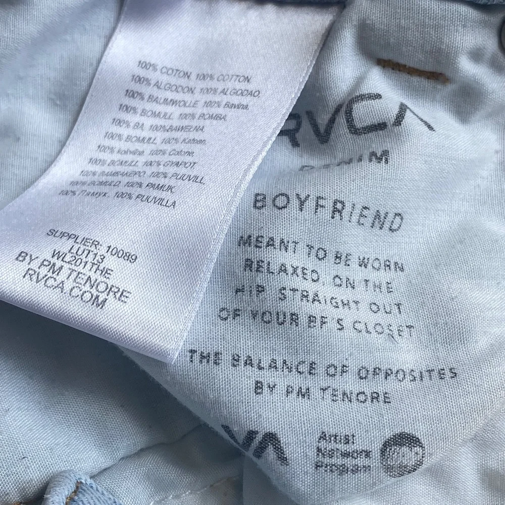 RVCA boyfriend jean shorts light wash denim button fly 26
